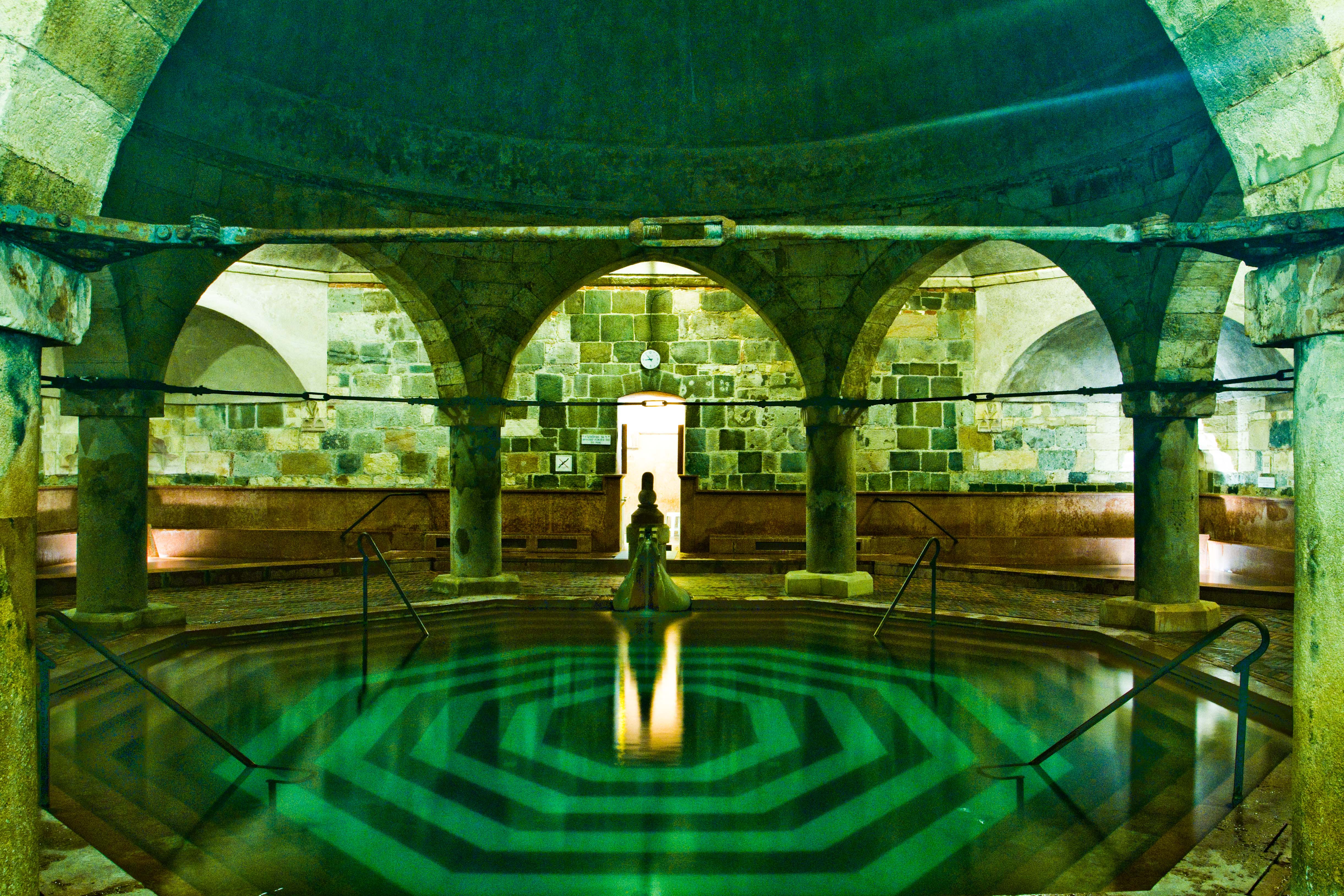 (Hungary) Thermal Baths in Budapest - MyPortfolio @ UCL